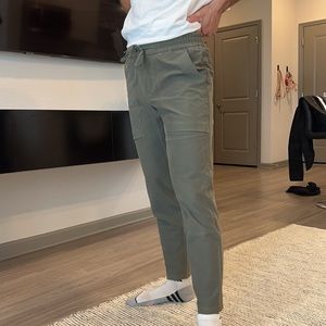 Mens Lululemon On the Move Classic Pants, size M, green twill